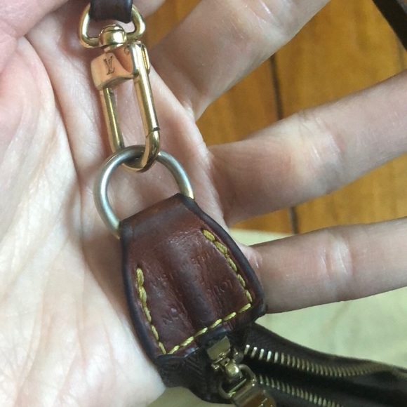 Louis Vuitton Bag - Picture 6 of 8